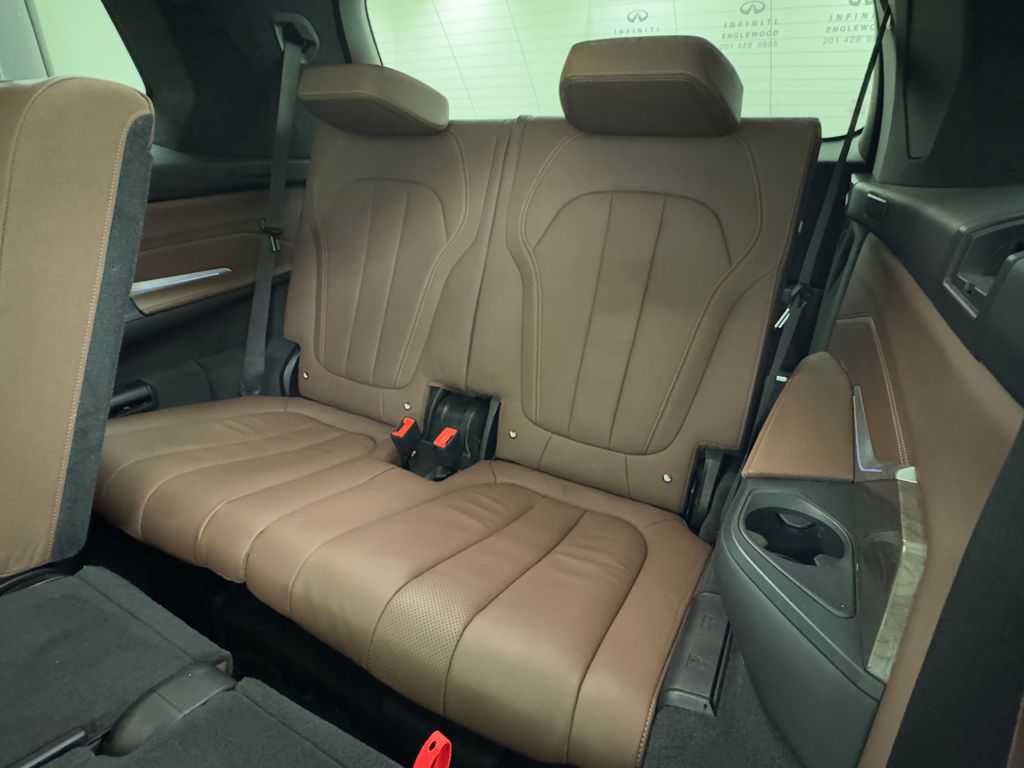 Vehicle image 13 of 44
