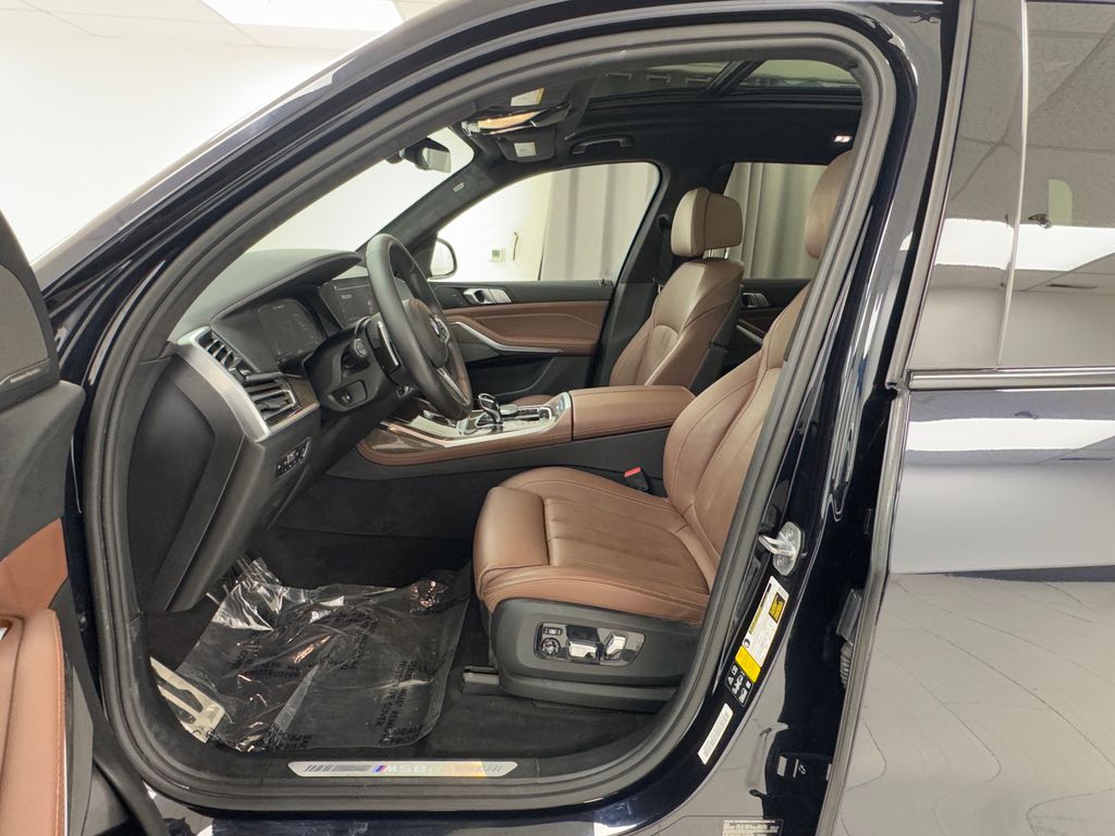 Vehicle image 17 of 44