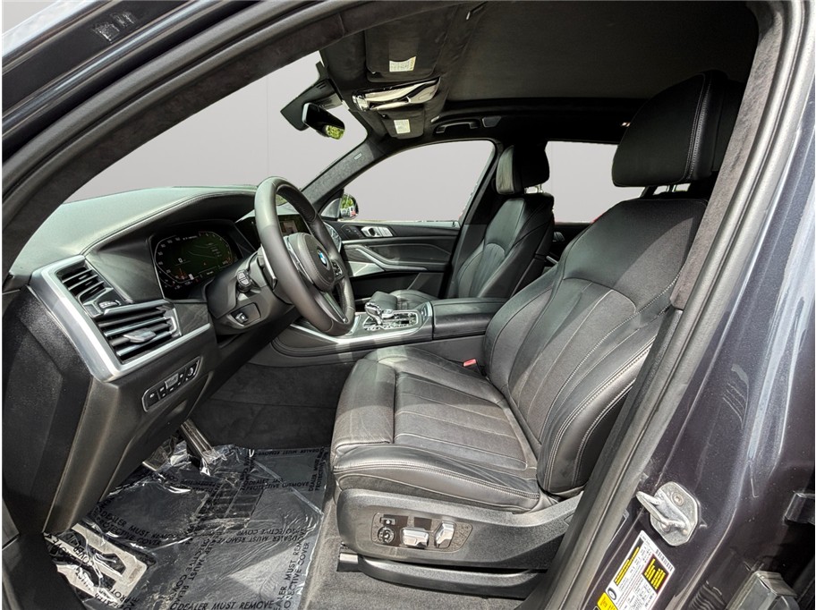 Vehicle image 10 of 56