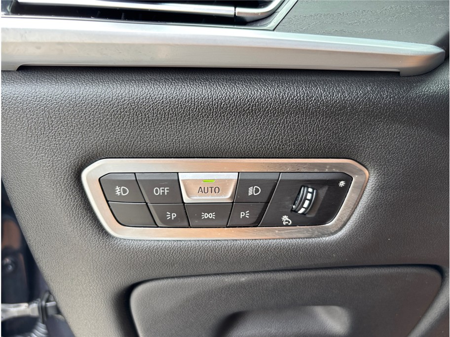Vehicle image 36 of 56