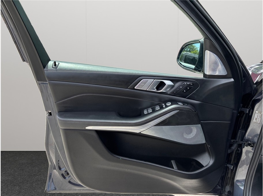 Vehicle image 22 of 56