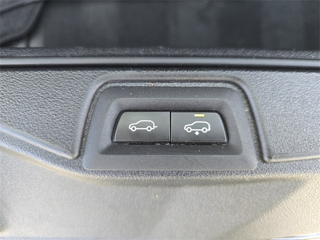 Vehicle image 25 of 29