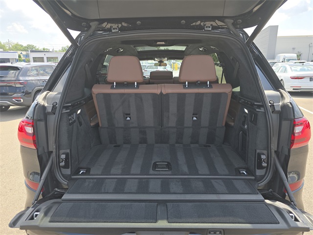 Vehicle image 11 of 29