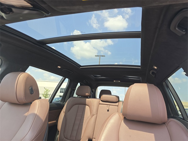 Vehicle image 27 of 29