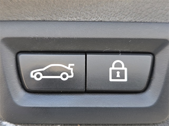 Vehicle image 23 of 29