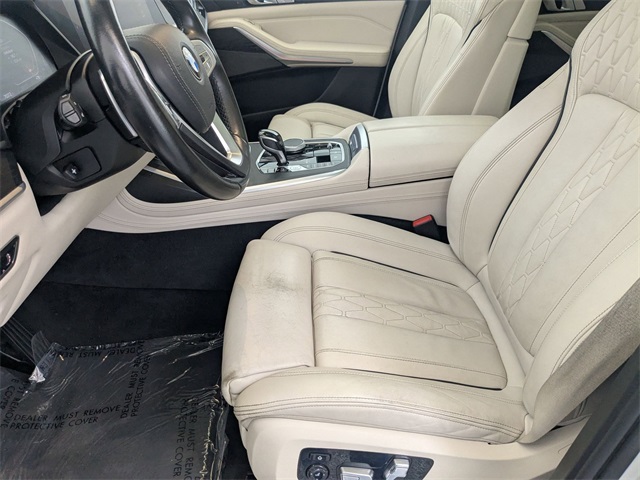 Vehicle image 15 of 44