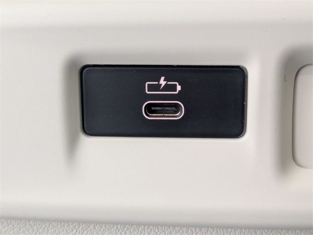 Vehicle image 31 of 44