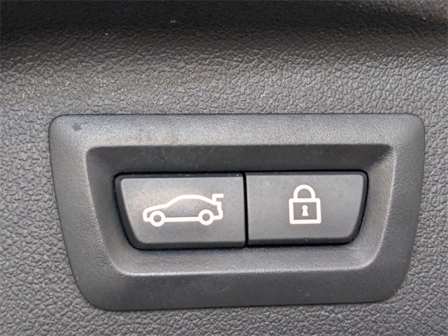 Vehicle image 37 of 44
