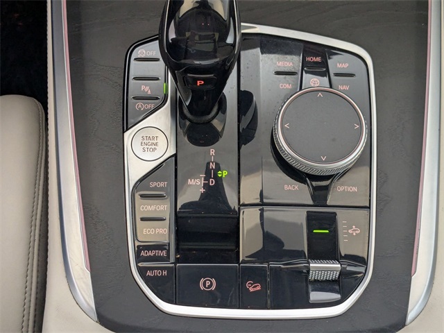 Vehicle image 27 of 44