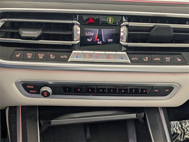 Vehicle image 25 of 44