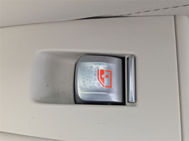 Vehicle image 42 of 44