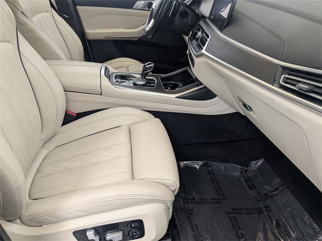 Vehicle image 40 of 44