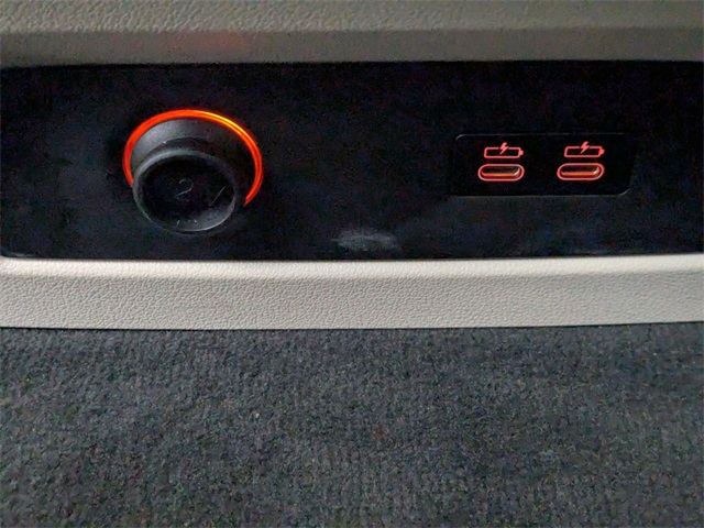 Vehicle image 30 of 44