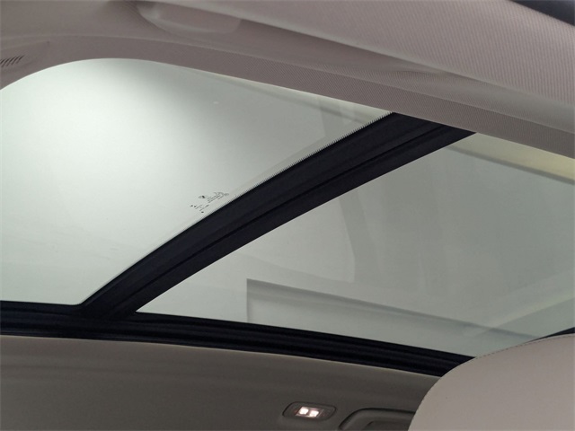 Vehicle image 14 of 44