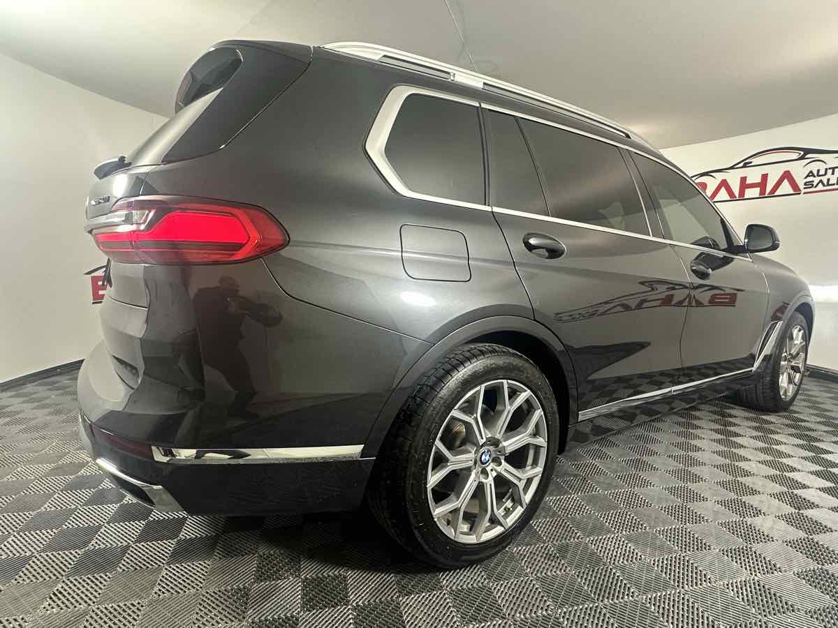 Vehicle image 8 of 47