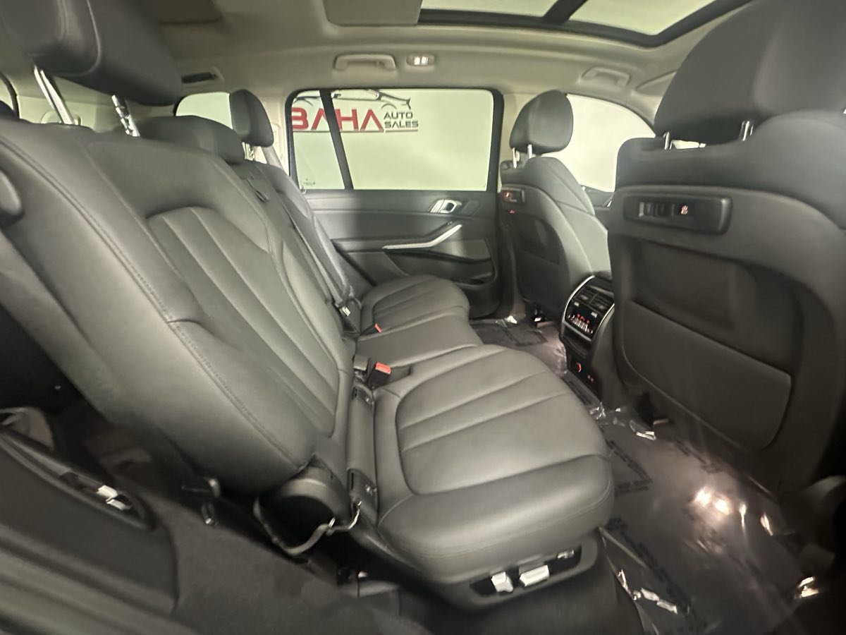 Vehicle image 31 of 47