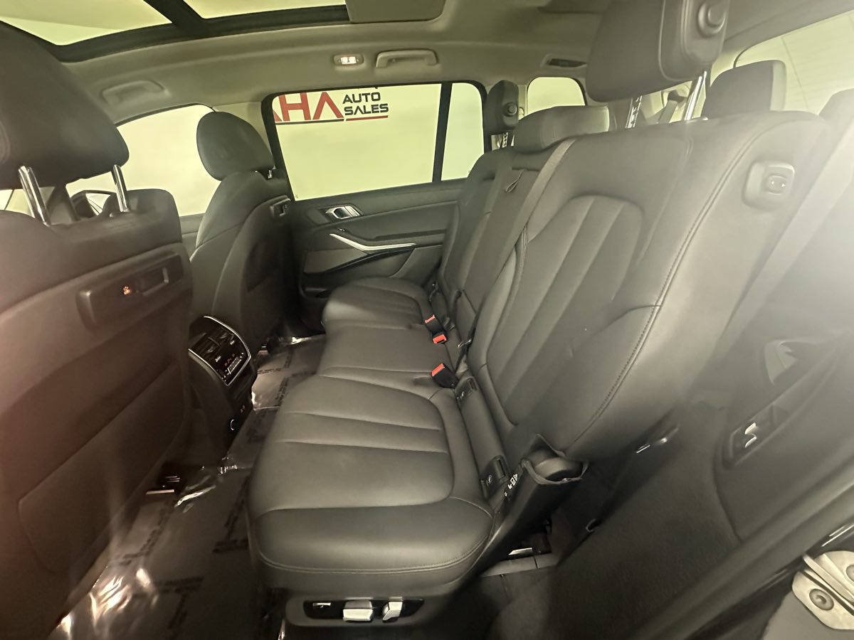 Vehicle image 29 of 47