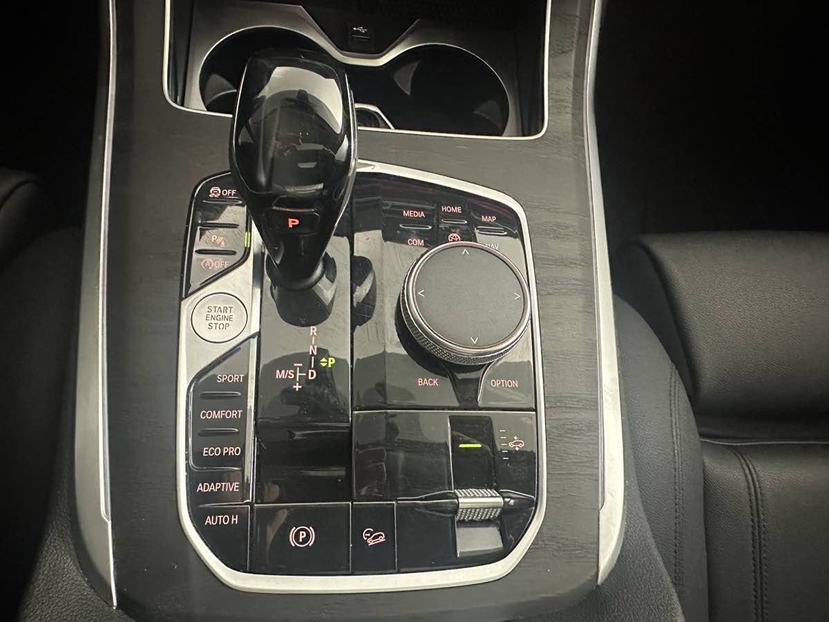 Vehicle image 43 of 47