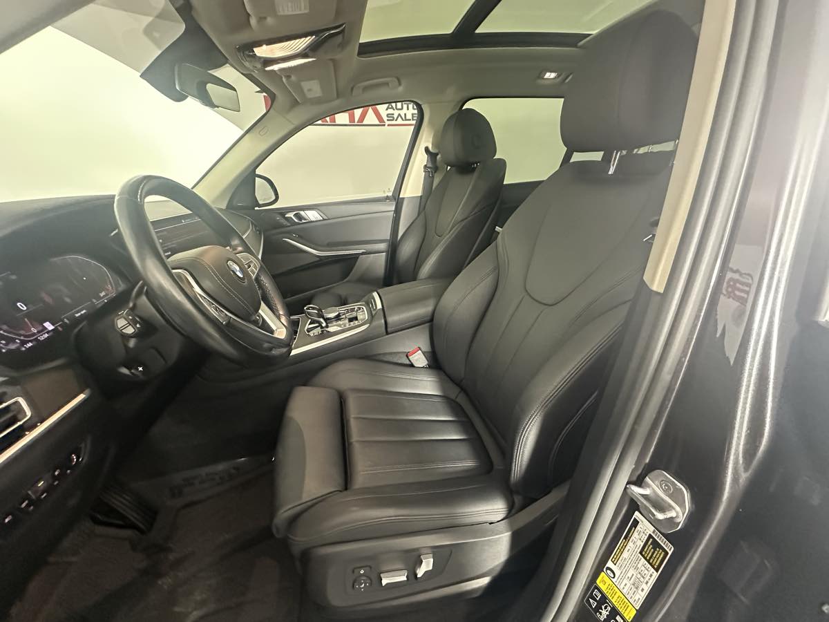 Vehicle image 27 of 47