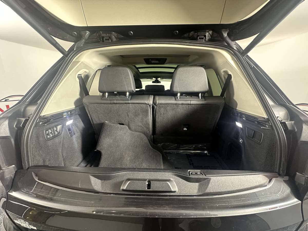 Vehicle image 21 of 47