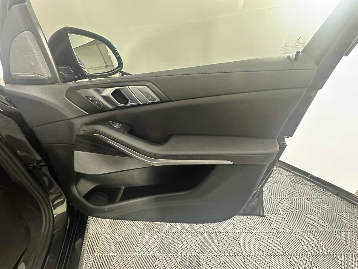 Vehicle image 18 of 47