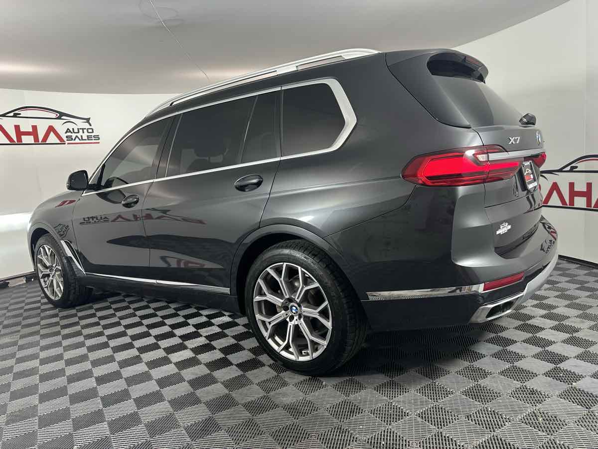 Vehicle image 10 of 47