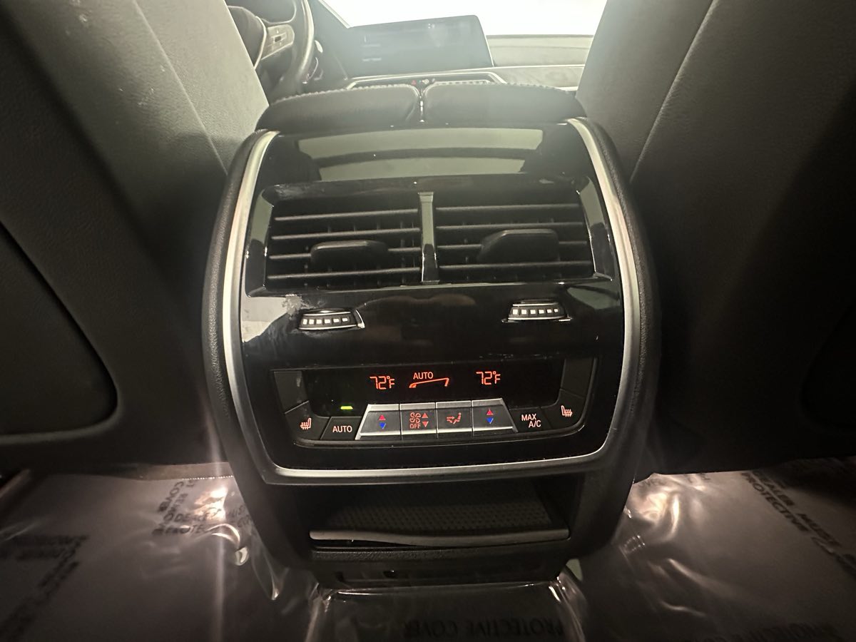 Vehicle image 32 of 47