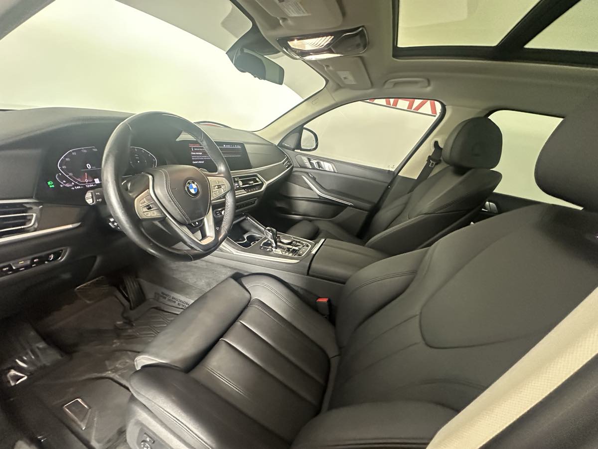Vehicle image 25 of 47