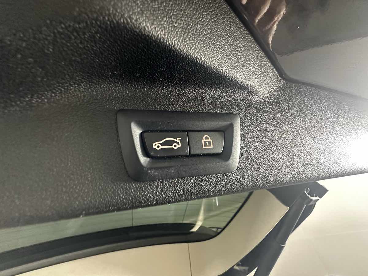 Vehicle image 23 of 47