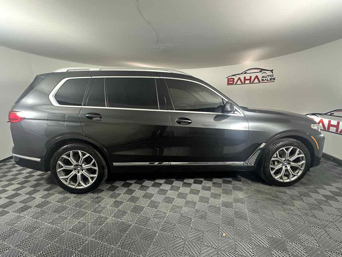 Vehicle image 7 of 47