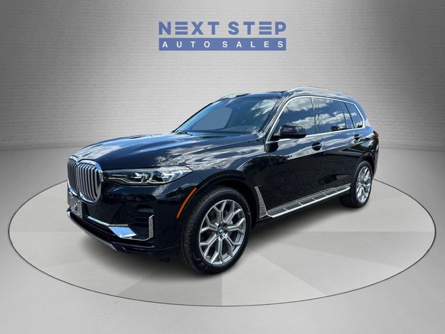 2020 BMW X7 xDrive40i Image 3 of 40