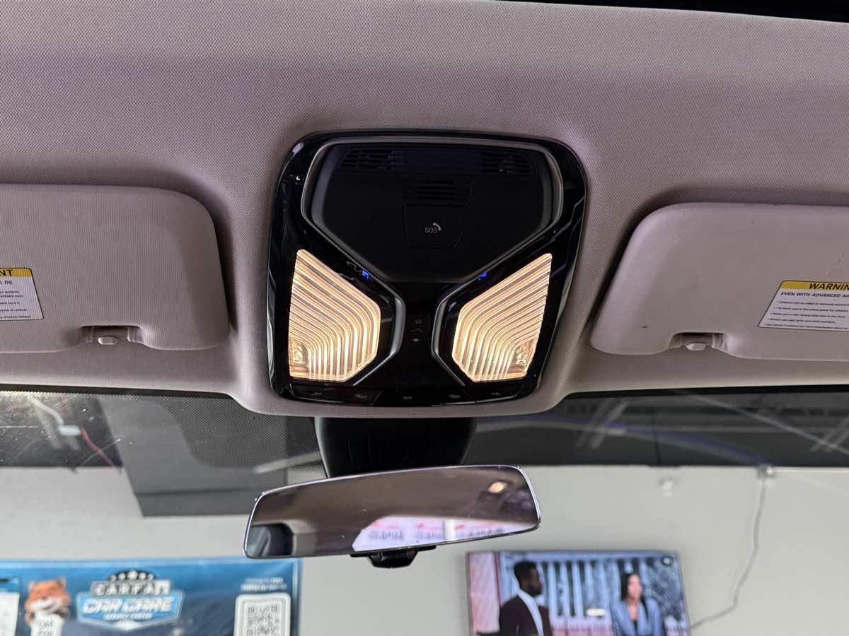 Vehicle image 39 of 81