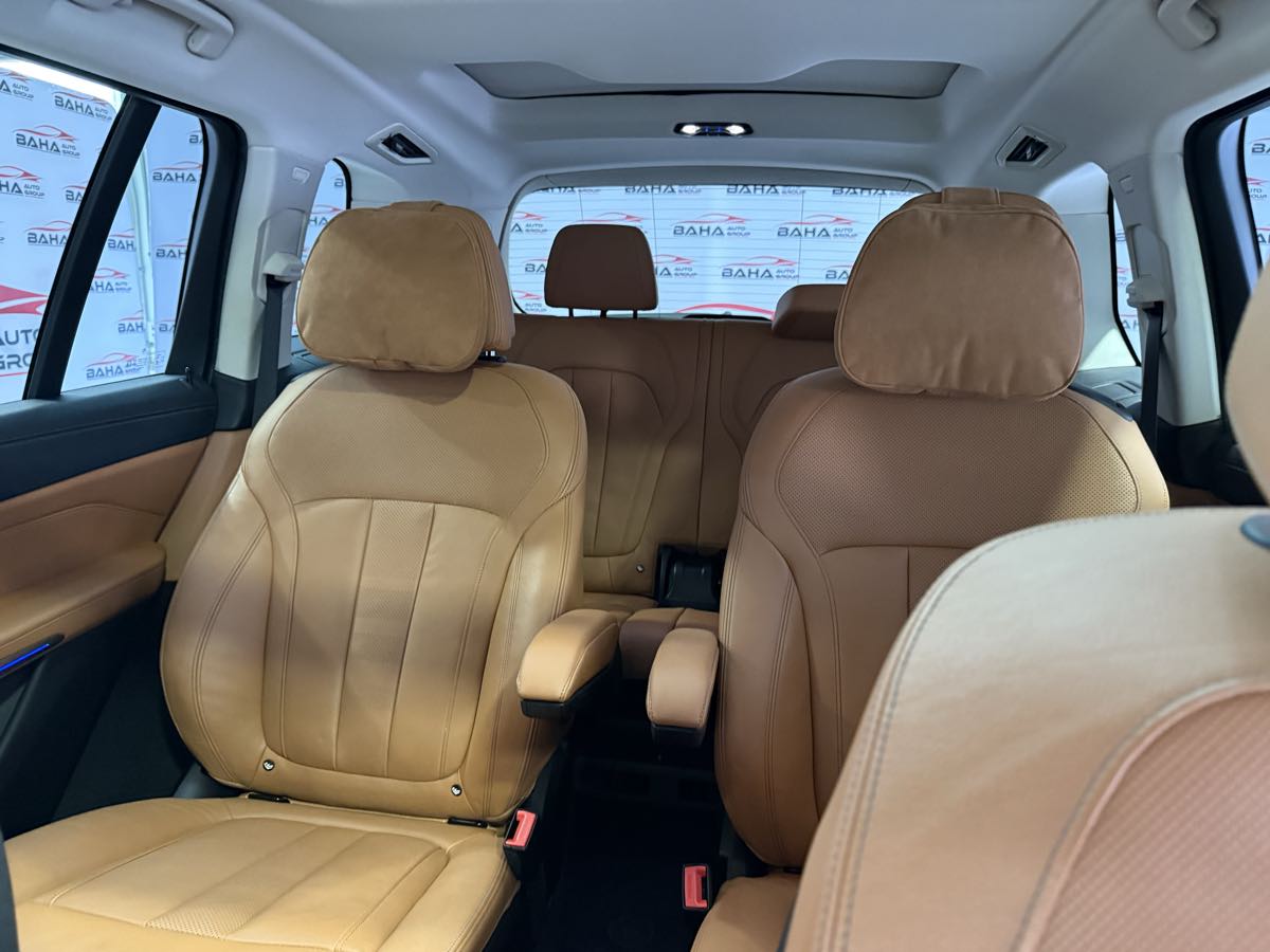 Vehicle image 49 of 81