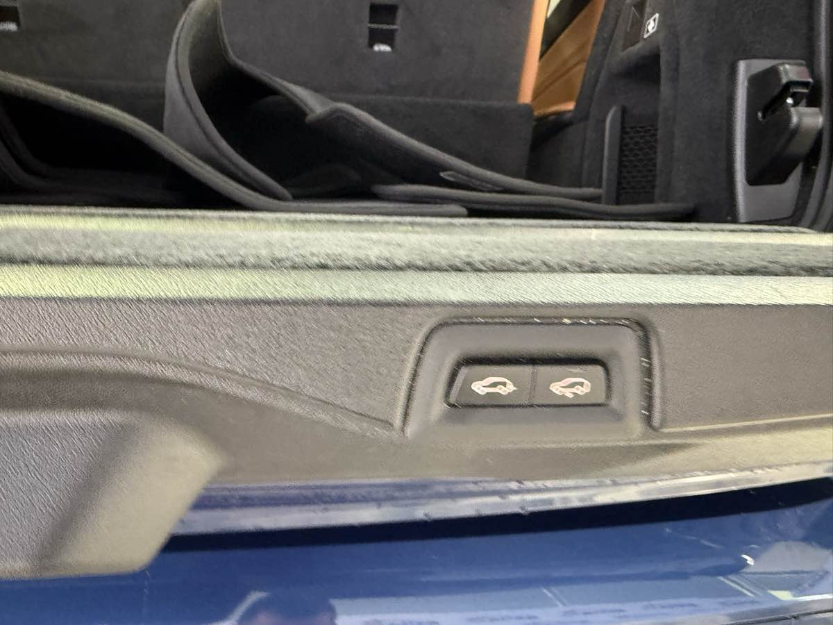 Vehicle image 70 of 81