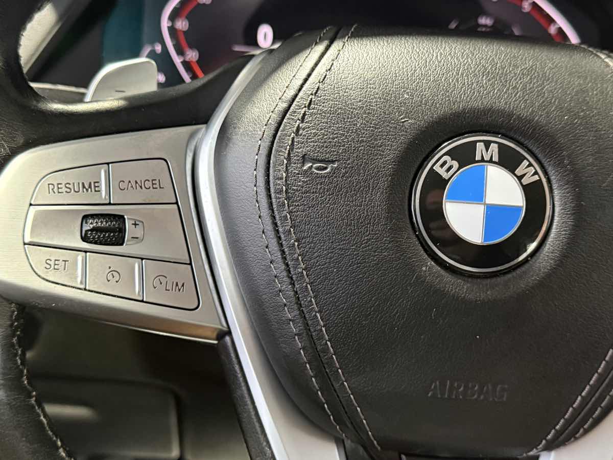 Vehicle image 26 of 81