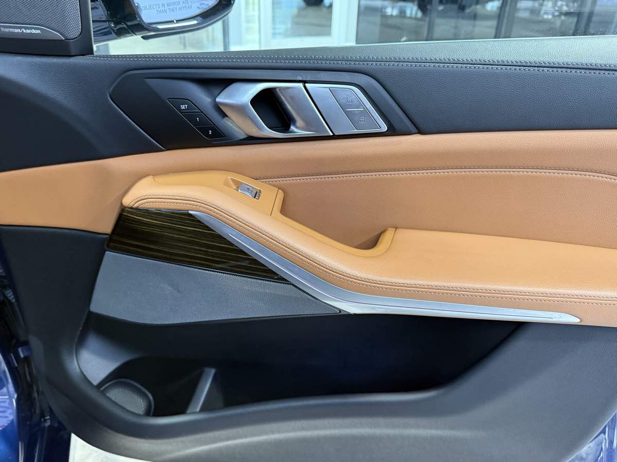 Vehicle image 79 of 81