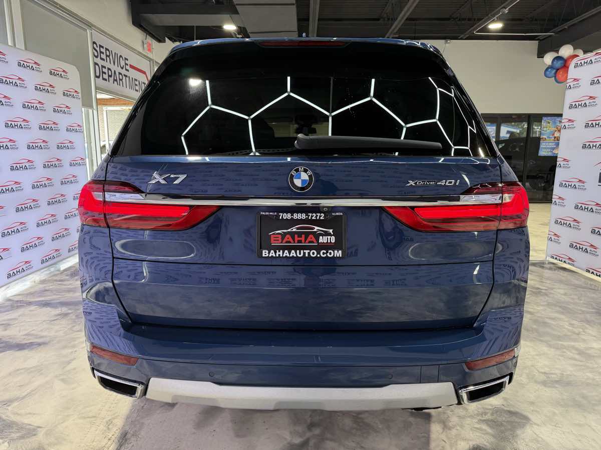 Vehicle image 16 of 81