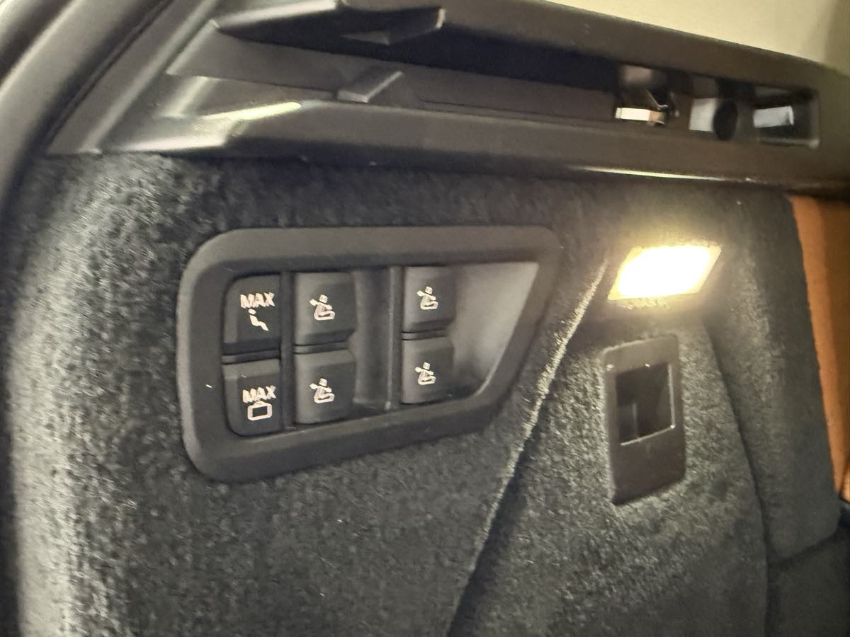 Vehicle image 68 of 81