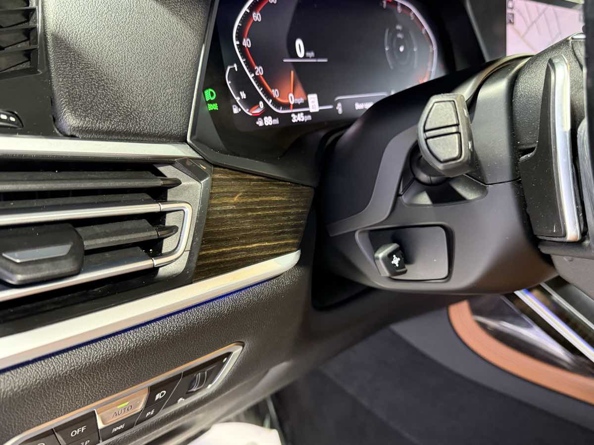 Vehicle image 36 of 81