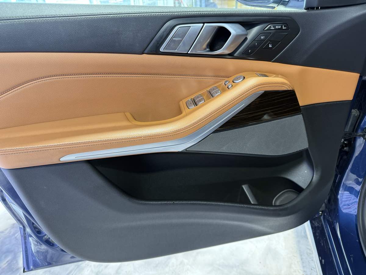 Vehicle image 44 of 81