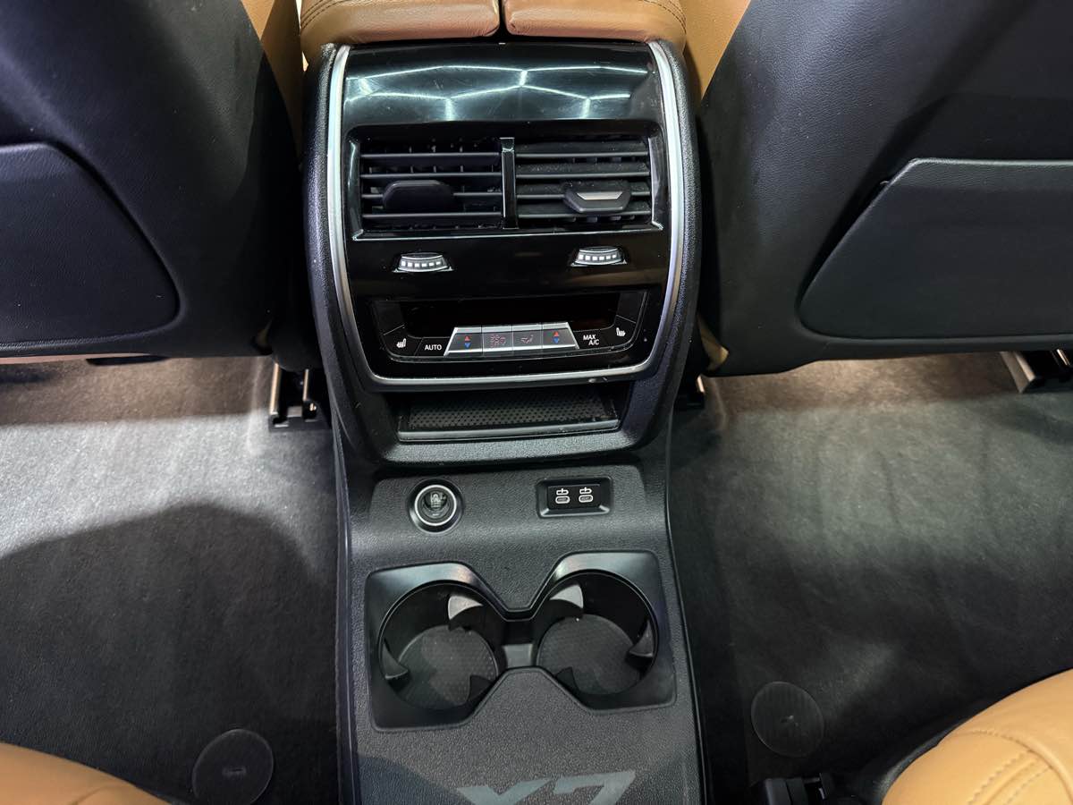 Vehicle image 41 of 81
