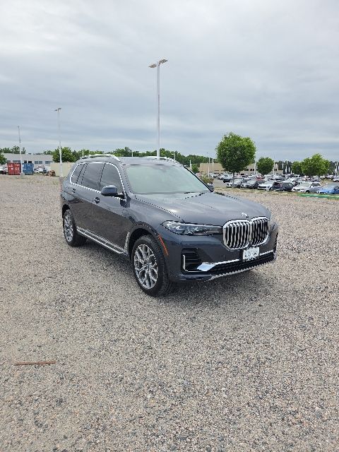 2020 BMW X7 xDrive40i Image 3 of 36