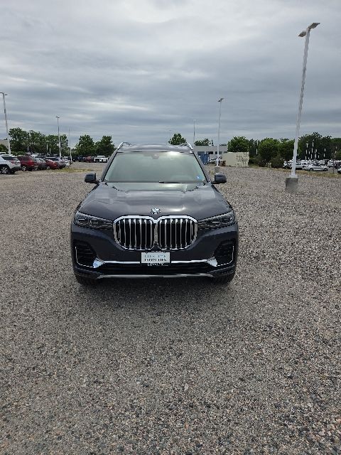 2020 BMW X7 xDrive40i Image 2 of 36