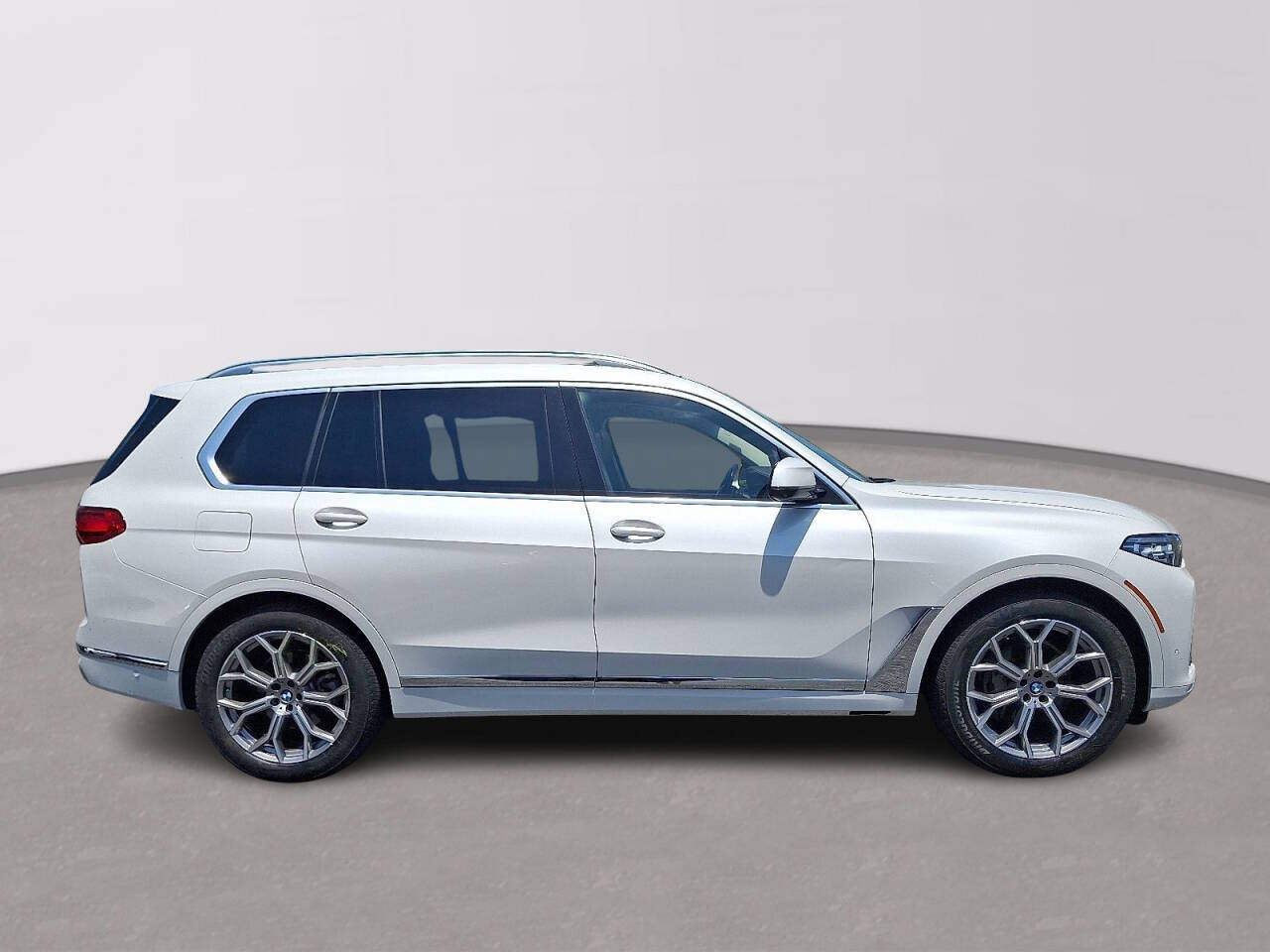 Vehicle image 4 of 33