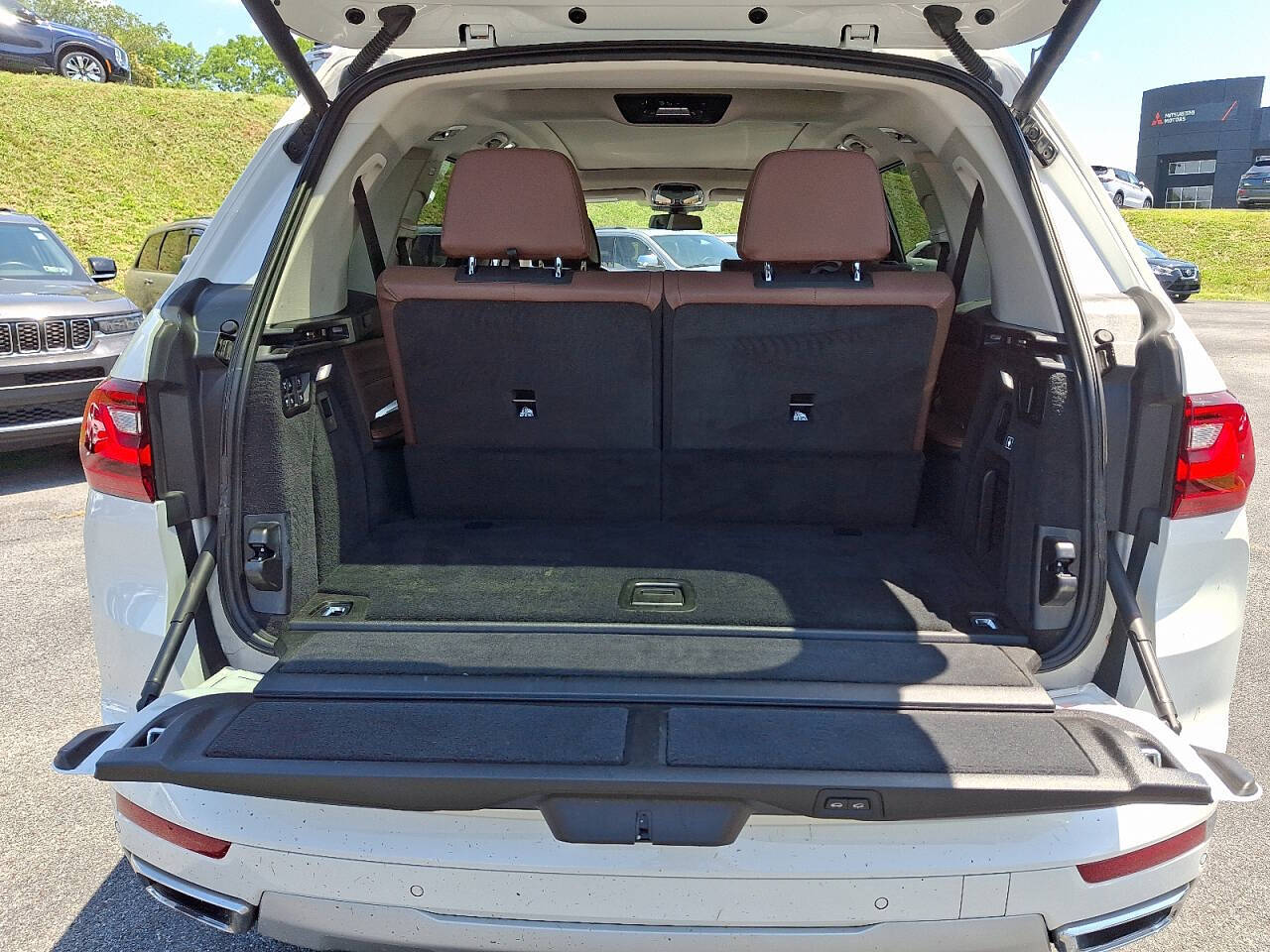 Vehicle image 11 of 33