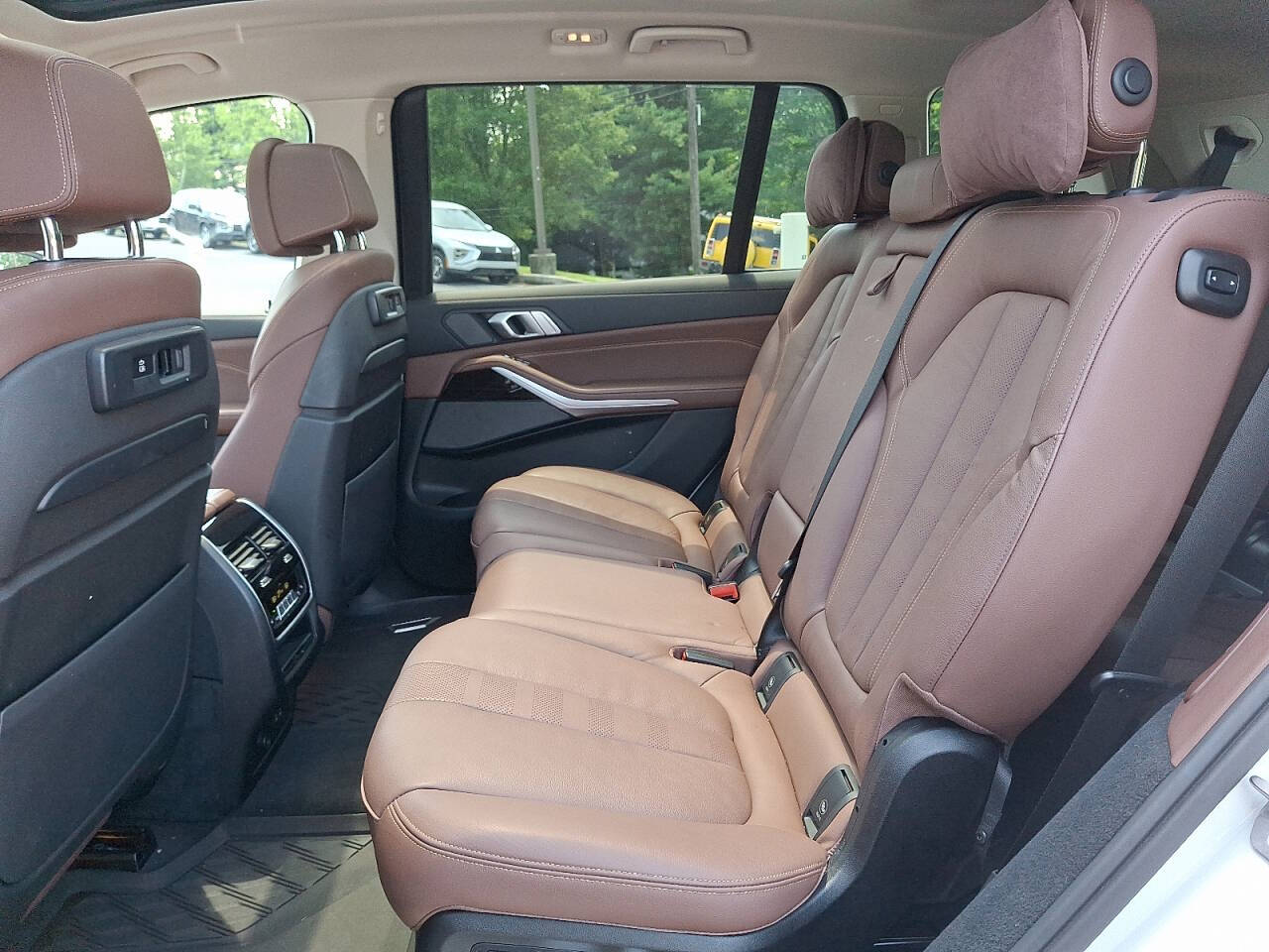 Vehicle image 13 of 33