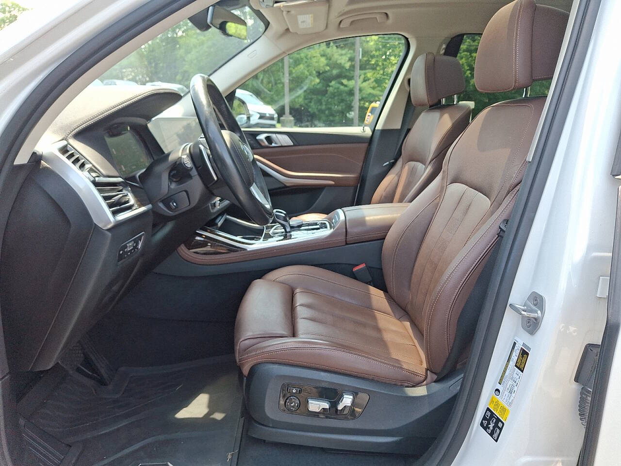 Vehicle image 15 of 33