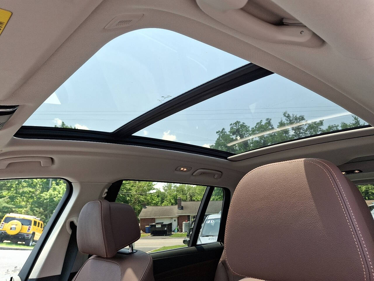 Vehicle image 29 of 33