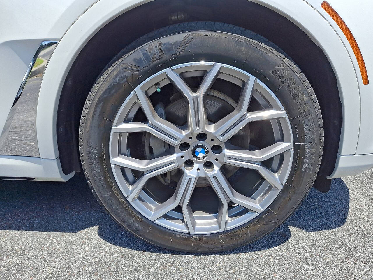 Vehicle image 10 of 33