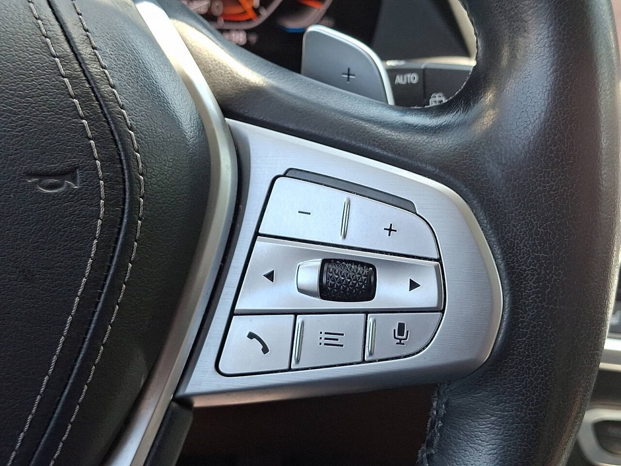 Vehicle image 27 of 33